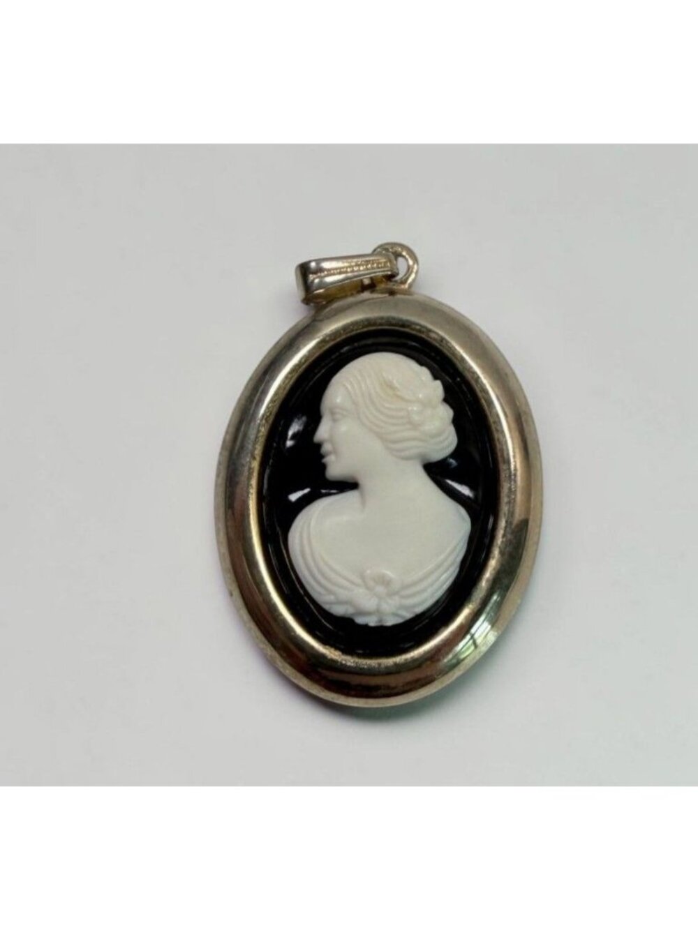 Vintage Oval Cameo Pendant Gold Tone Charm Victorian Woman Profile